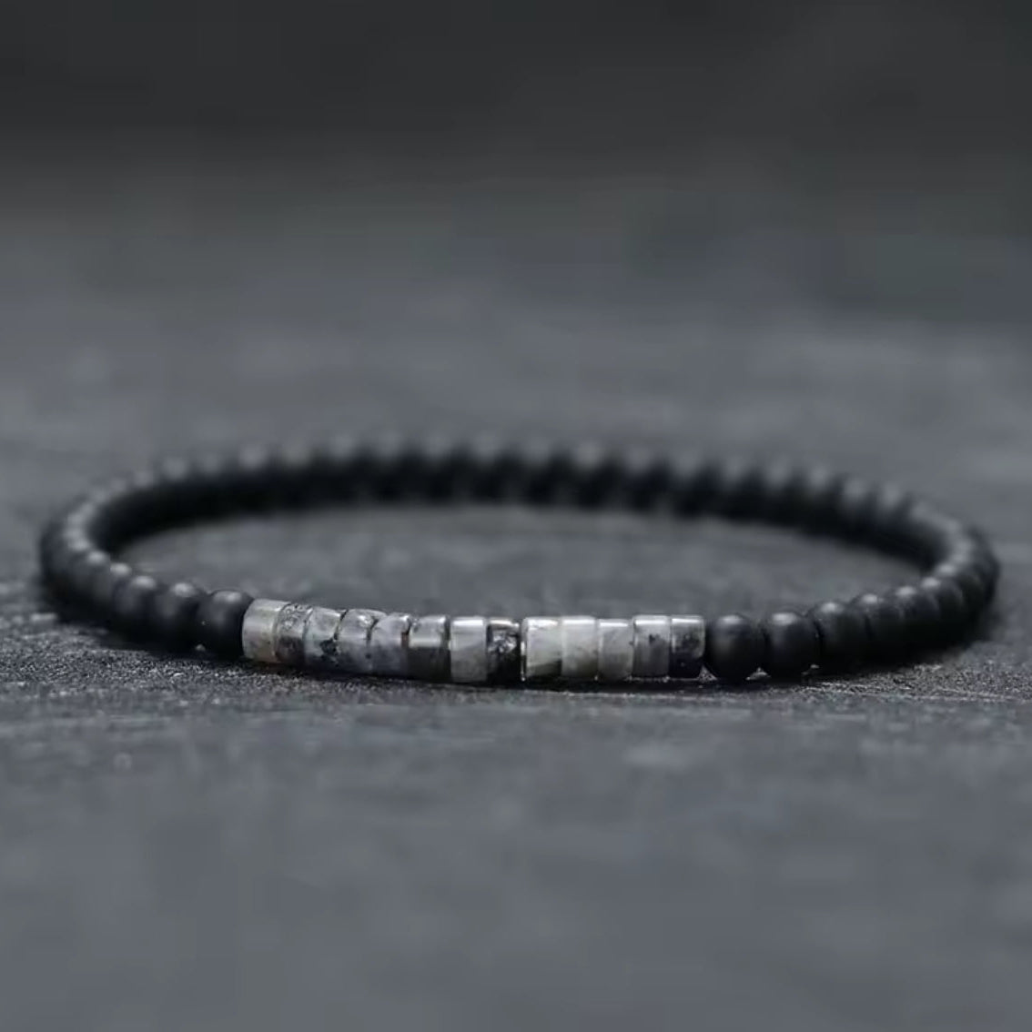 Pulseira Onyx Matte & Black Flash – Sofisticação em Cada Detalhe