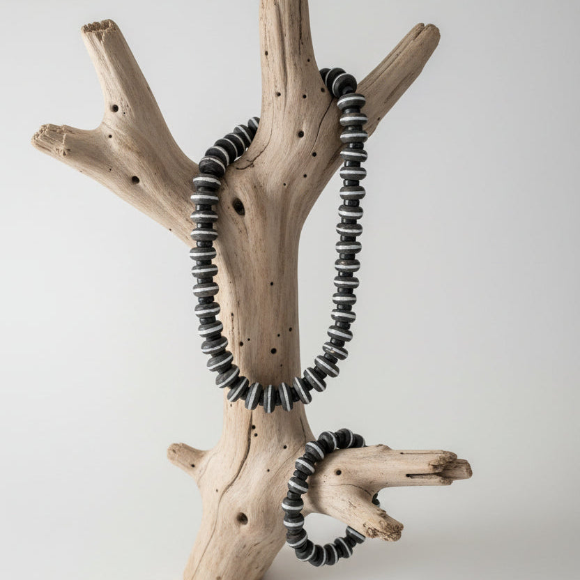 Conjunto de Homem com Pedras de África