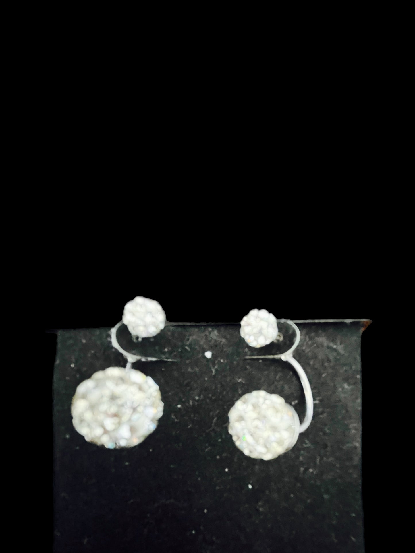 Brinco de Senhora Tipo Piercing em Prata com Zircônias