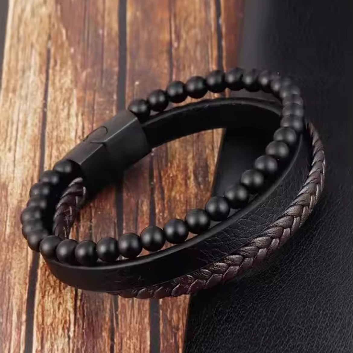 Pulseira de Homem em Couro com Pedras Vulcânica 22cm