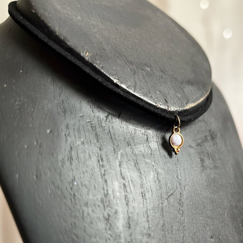 Collier fin pour femme en cuir avec pendentif pierre