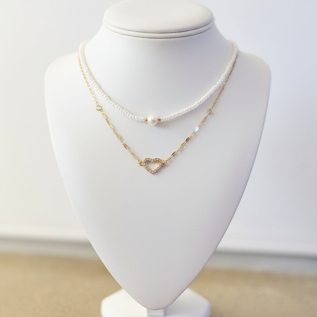 Conjunto de 2 Colares Pérolas e Coração