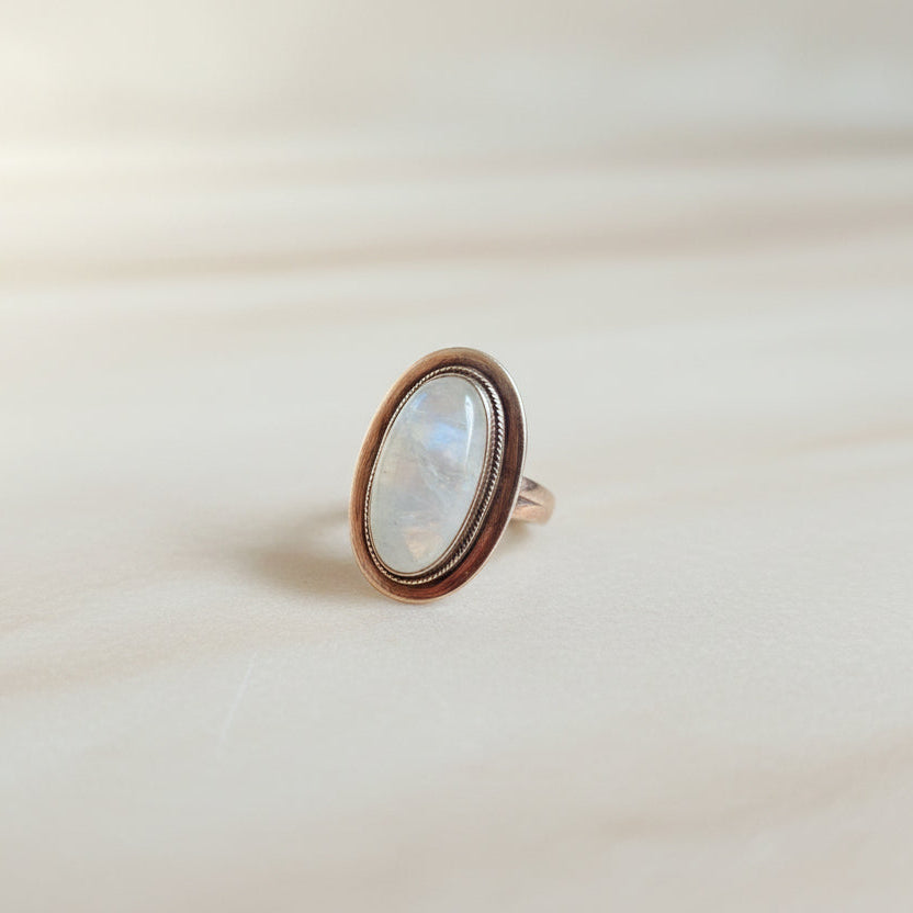 Anel de Senhora em Prata com Pedra Natural Lua Indiana T = 9.5