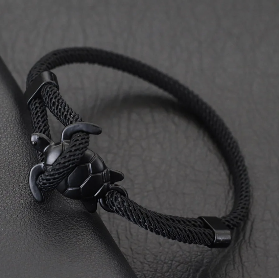 Pulseira em Corda Preta, Tartaruga Marinha