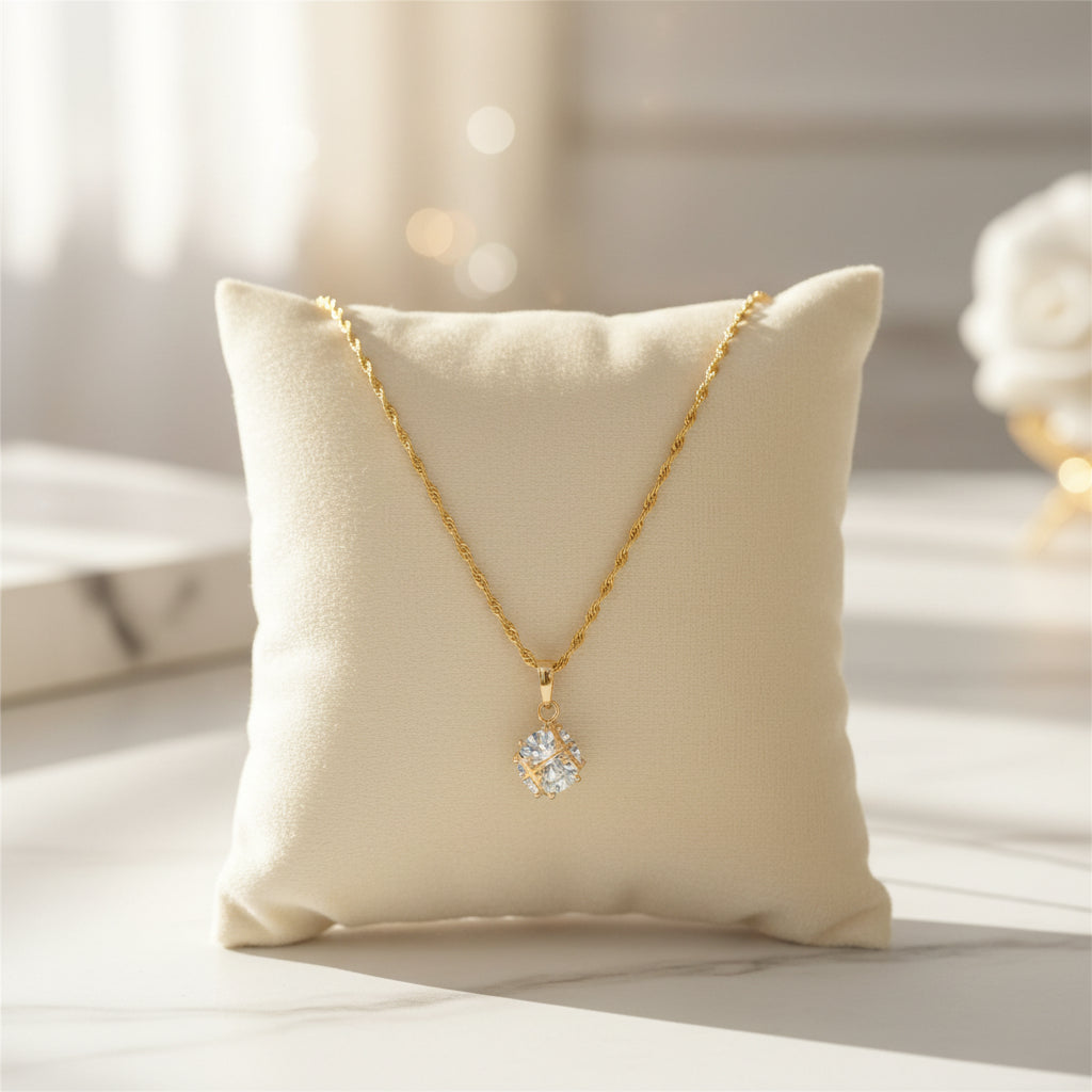 Colar Ouro 14K Laminado – Pendente de Quartzo e Cristais Swarovski