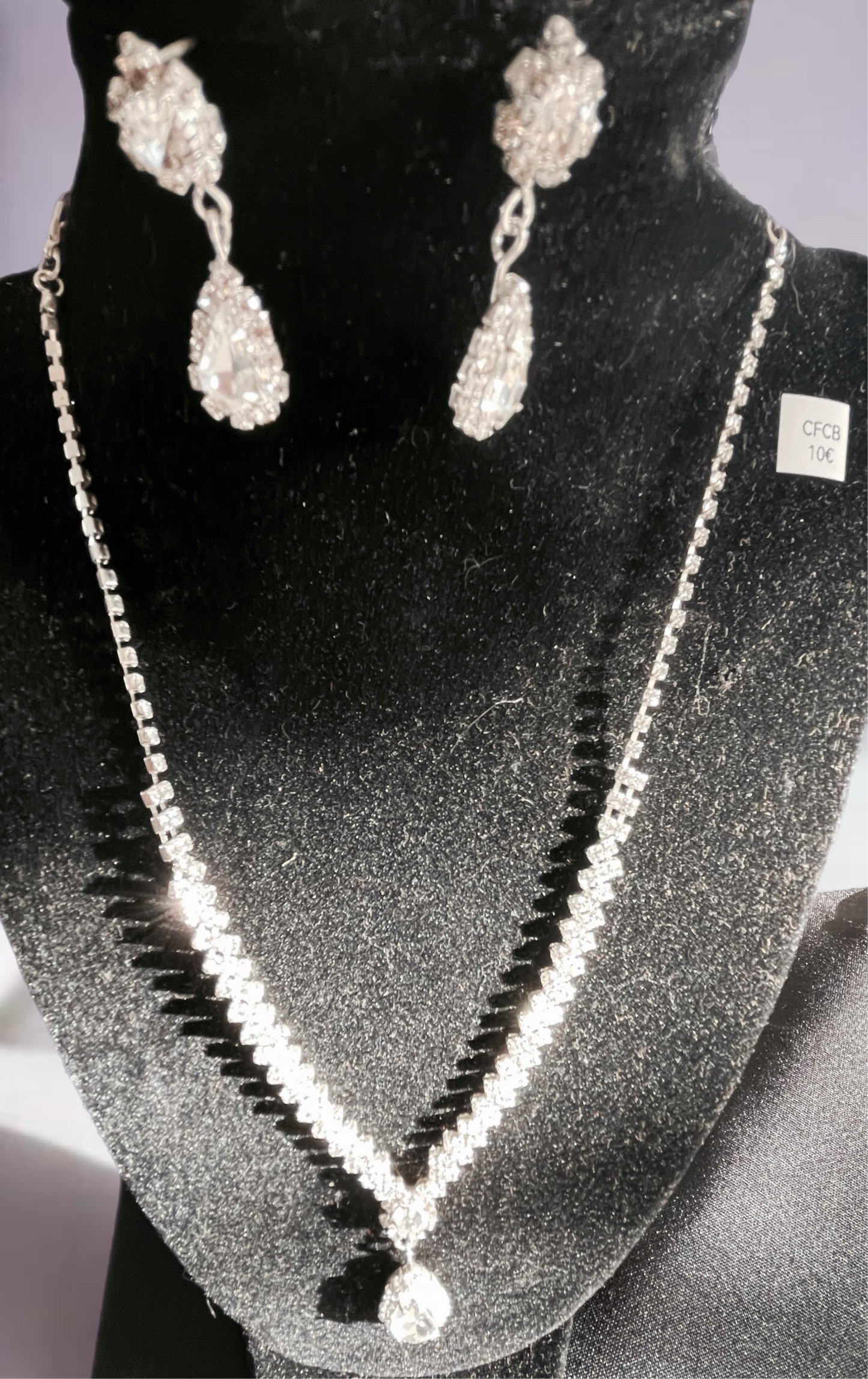 Conjunto de Senhora em Fantasia, Cristais