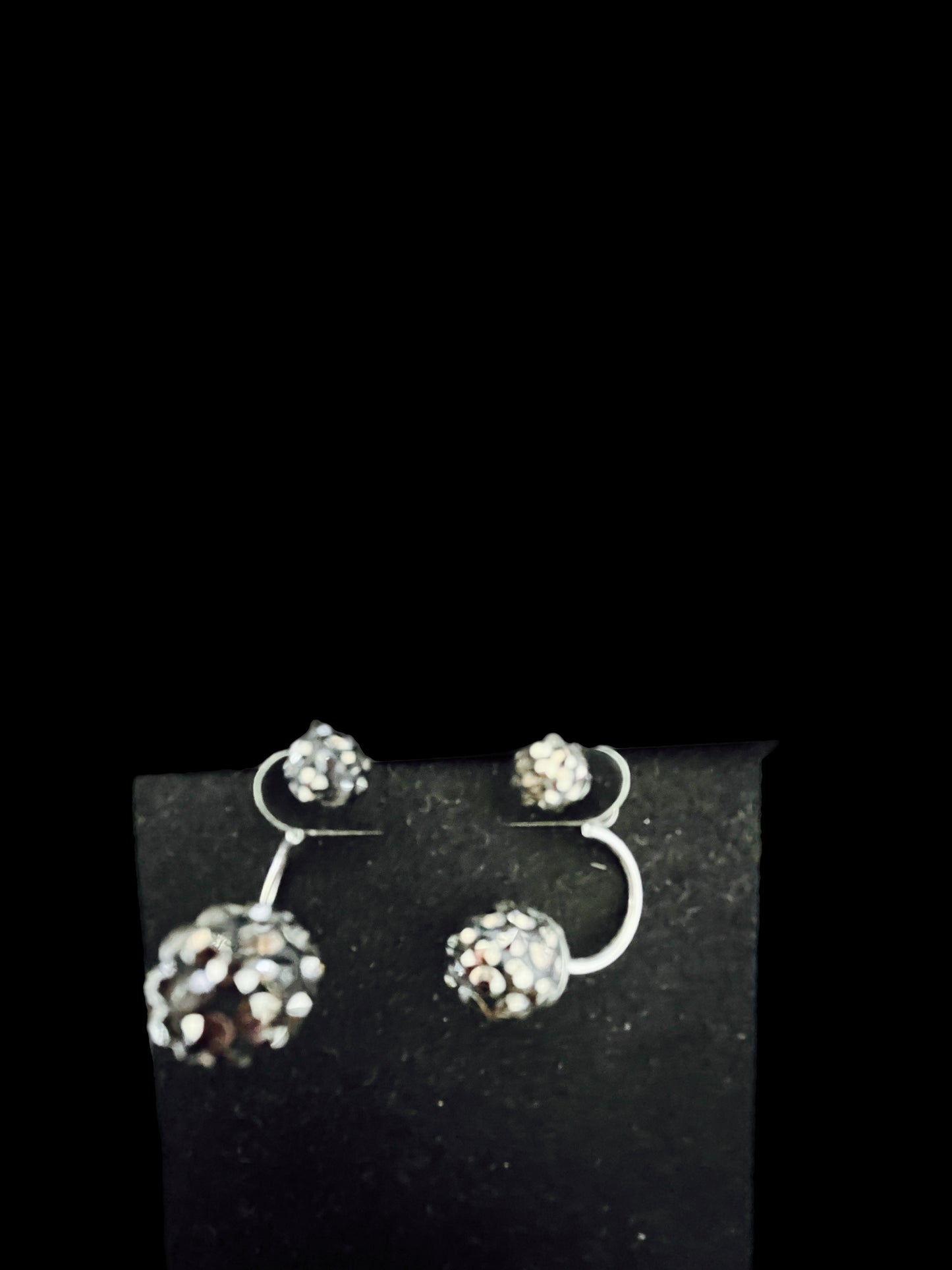 Brinco de Senhora Tipo Piercing em Prata com Zircônias