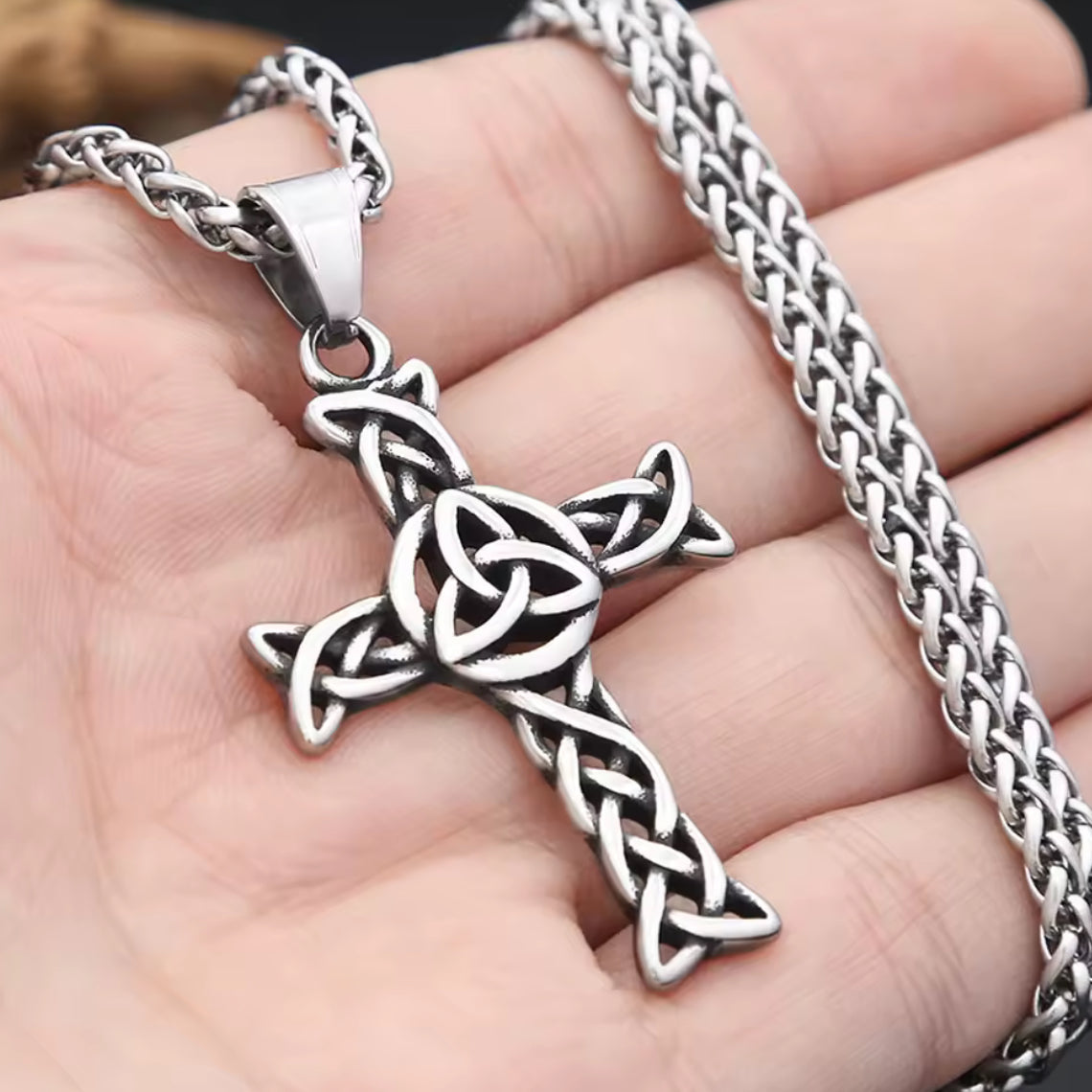 Colar Cruz Viking em Aço 316L – Nó Celta e Tradição Nórdica