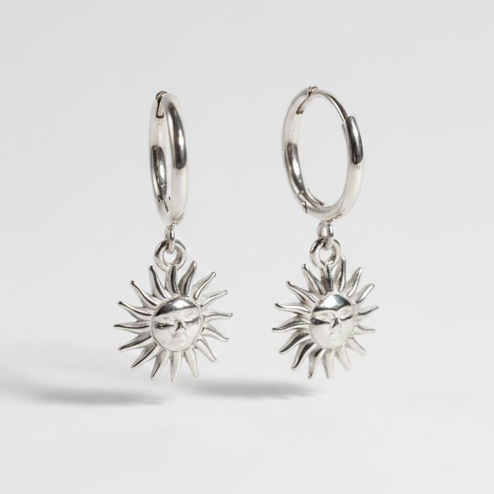 Brincos Solar Silver em Aço – O Brilho do Sol no seu Look