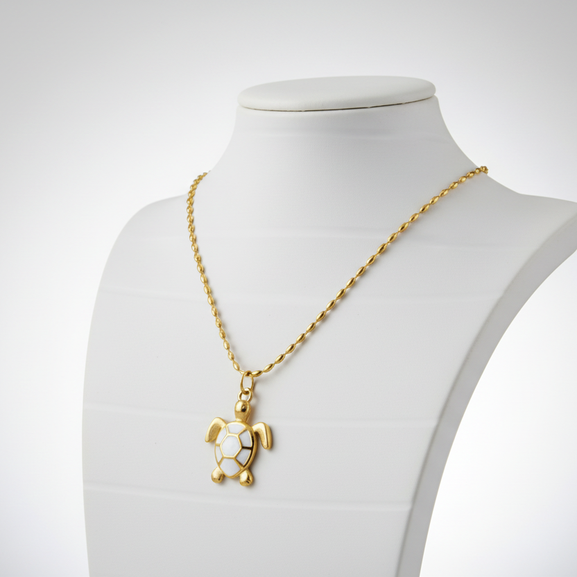 Collier tortue en acier 316L et perle – La Grâce de l'Océan en émail blanc