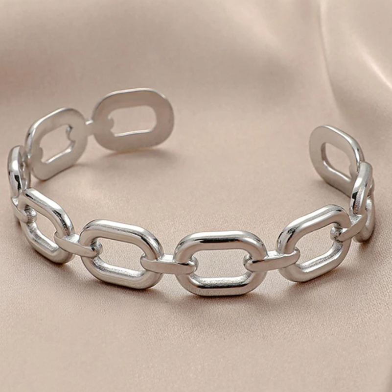 Pulseira Cuff de Elos Ocos em Aço 316L – Leveza e Resistência Incomparáveis