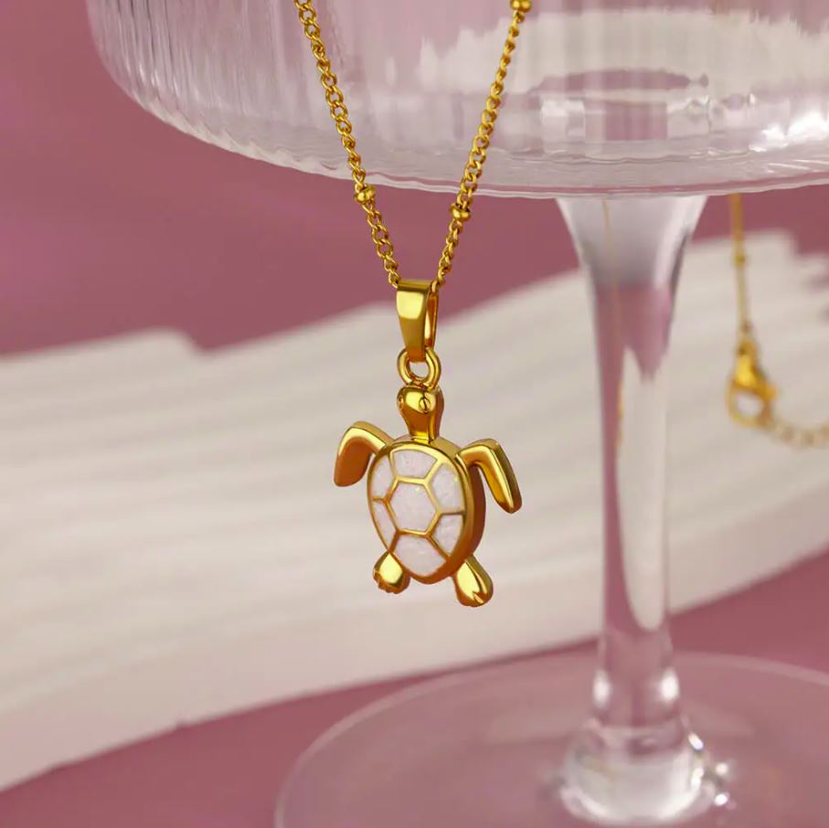 Colar de Senhora com Pingente de Tartaruga Branca em Aço Inoxidável