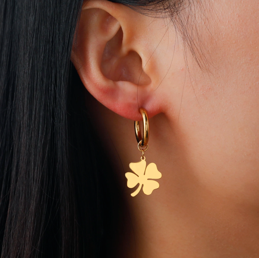 Boucles d'oreilles Trèfle Gold Steel – Design géométrique avec finition premium