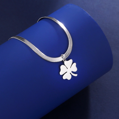 Collier en Acier Argenté Lucky Clover – Votre Dose Quotidienne de Chance