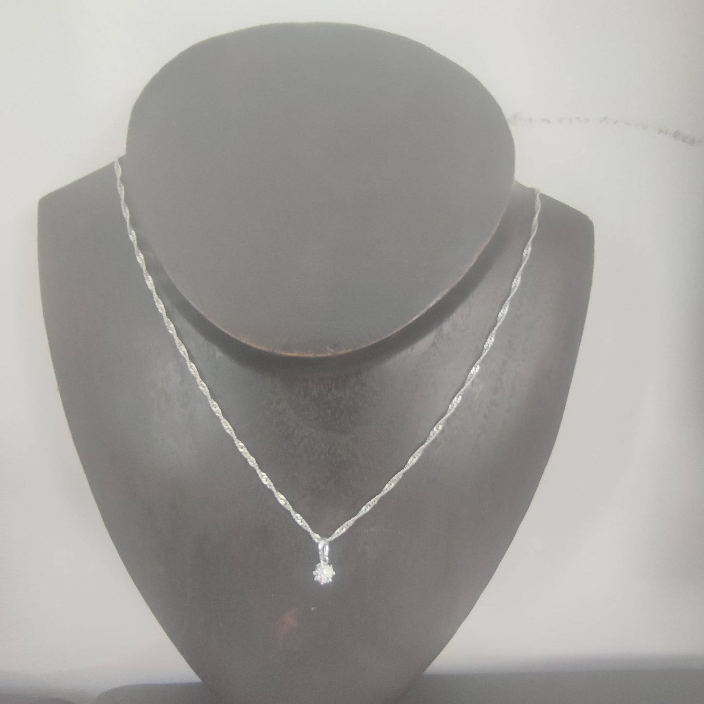 Colar de Senhora Laminado a Ouro Branco com Pendente Bola em Cristal