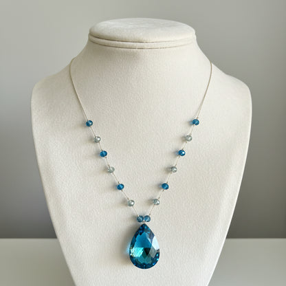 Collier pour femme argenté, larme bleue
