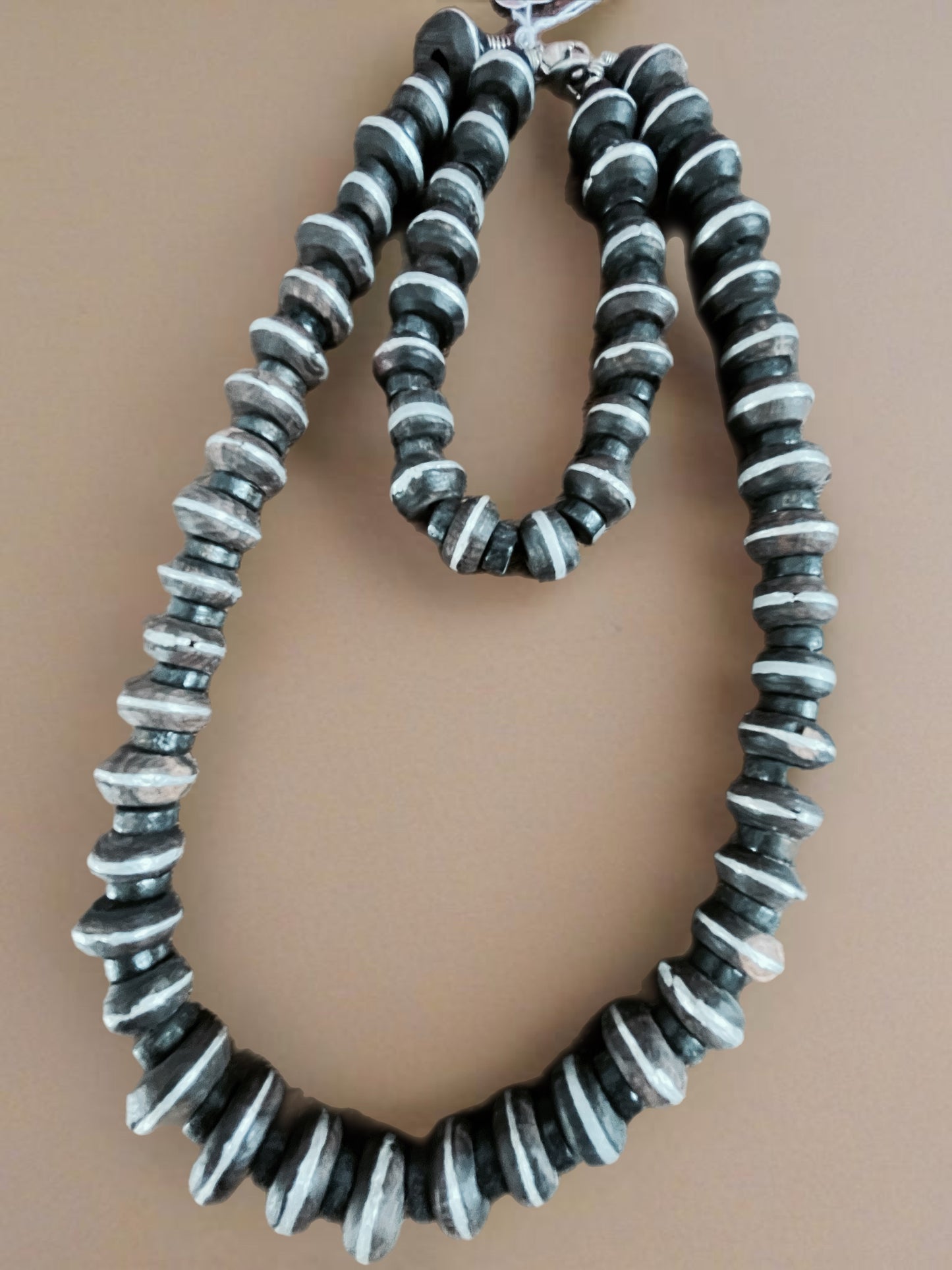 Conjunto de Homem com Pedras de África