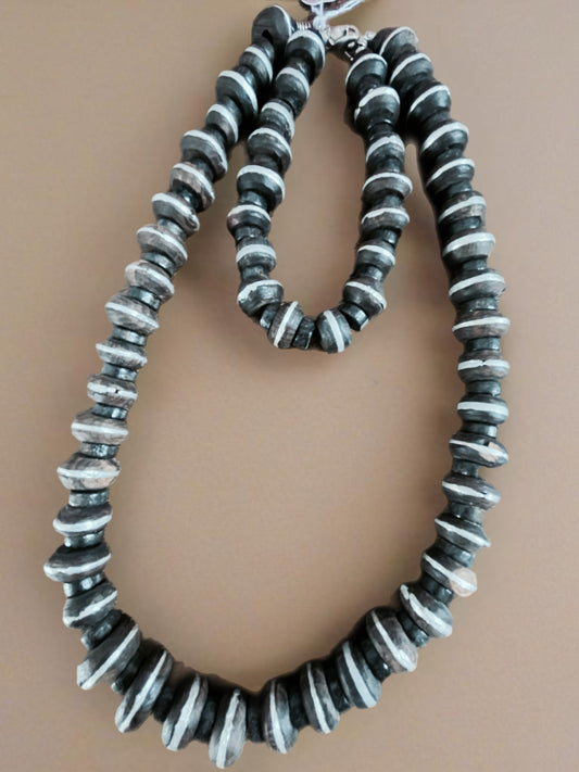 Conjunto de Homem com Pedras de África