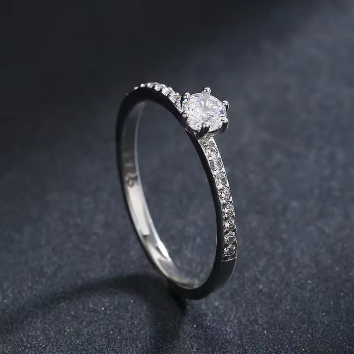 Anel de Senhora em Prata com Zircão