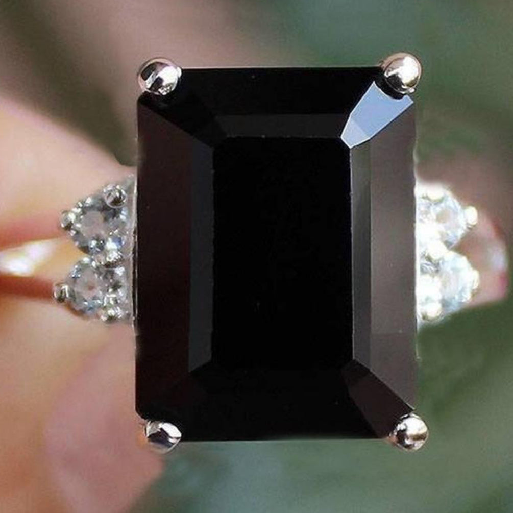 Anel de Senhora em Cobre com Pedra Onix Preta e Zircónias