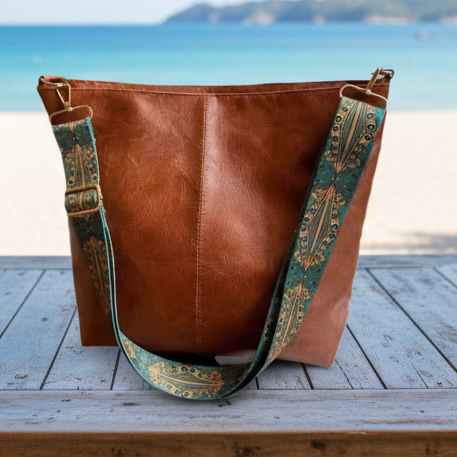 Bolsa Boho Camel: O Toque de Arte que Faltava no seu Look