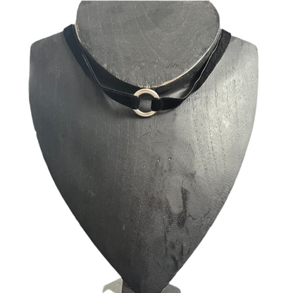 Gargantilha de Senhora em Couro com Argola