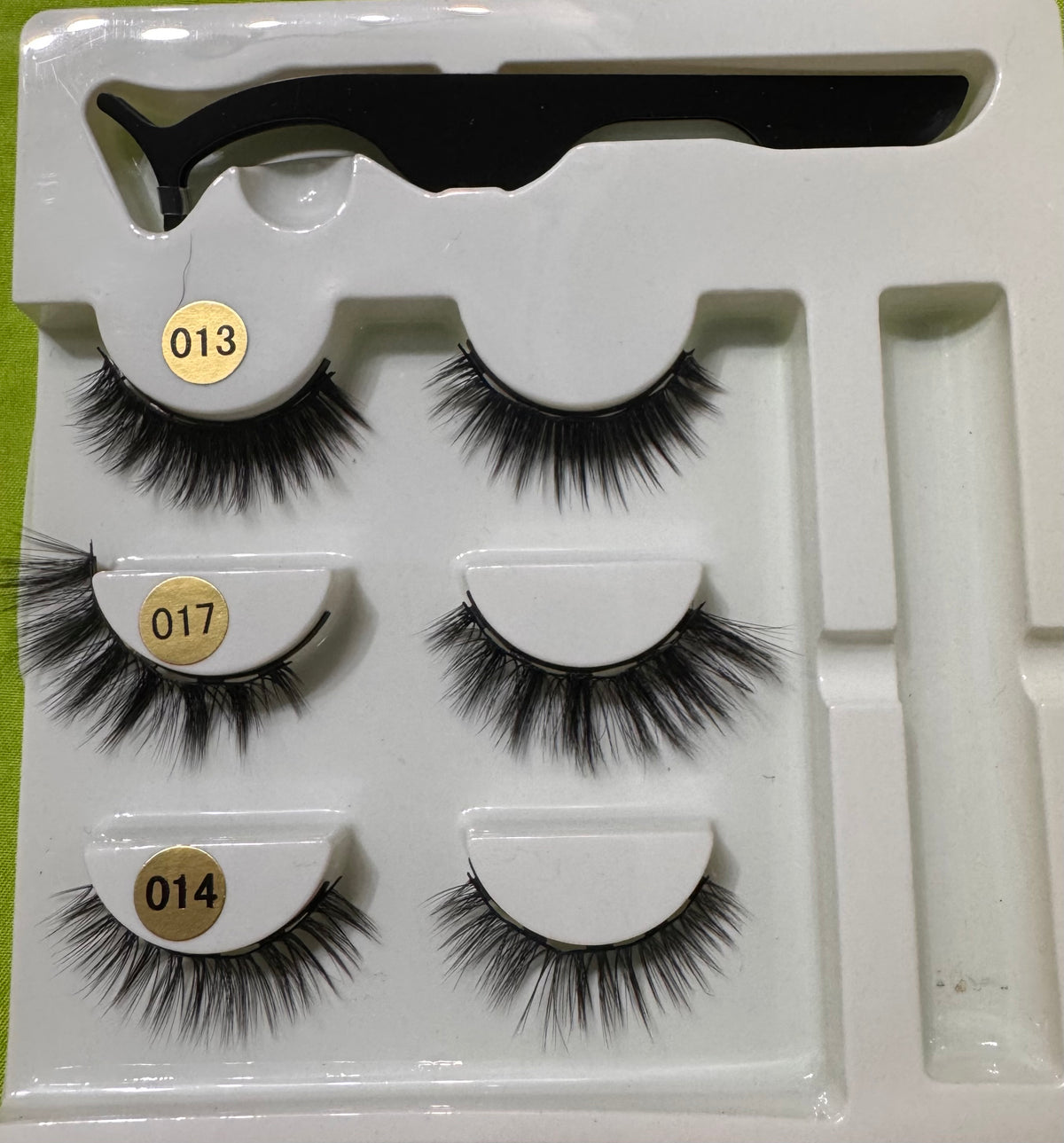 Kit de 3 Pares de Cílios Postiços Reutilizáveis com Eyeliner Adesivo e Pinça Aplicadora
