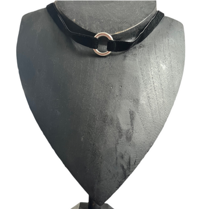 Gargantilha de Senhora em Couro com Argola