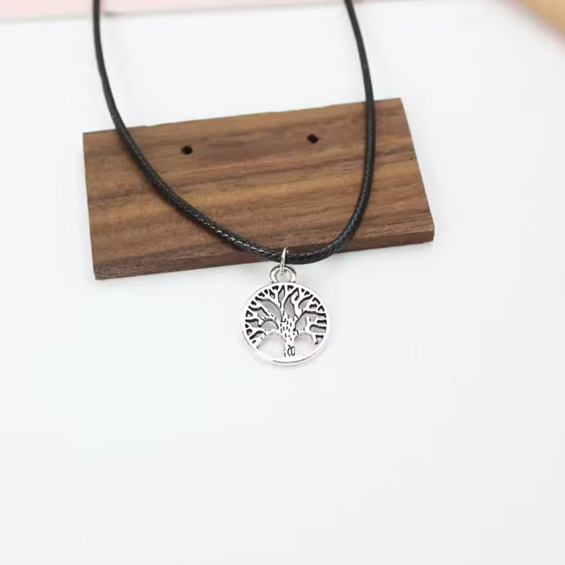 Colar de Senhora com Pingente Árvore da Vida