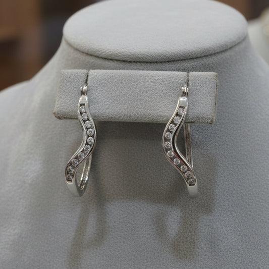 Anneaux en or laminé blanc 18 carats avec topazes