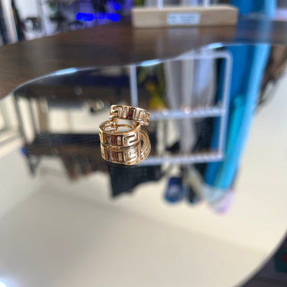 Argolas Pequenas em Ouro Laminado 10K, Tipo Versace