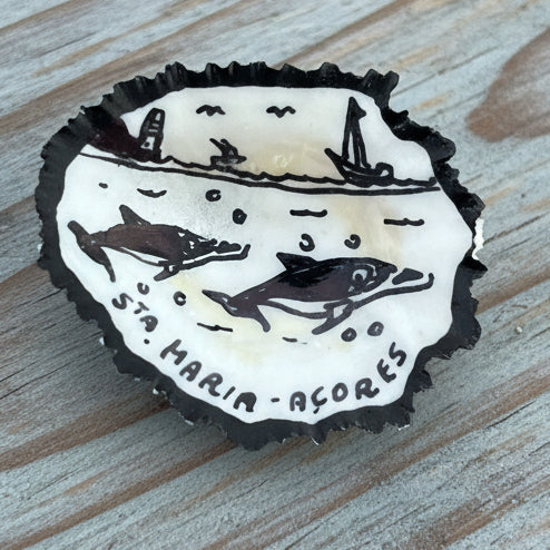 Íman de Lapa Pequena Pintado à Mão - "Golfinhos em Santa Maria" por Carlos Pereira