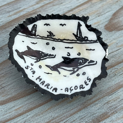 Íman de Lapa Pequena Pintado à Mão - "Golfinhos em Santa Maria" por Carlos Pereira