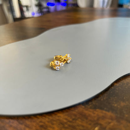 Argolas Pequenas em Ouro Laminado 10K com Zircões