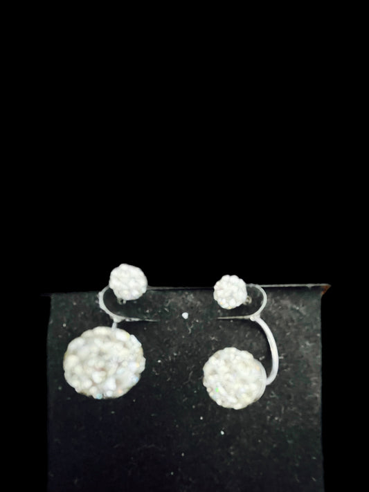 Brinco de Senhora Tipo Piercing em Prata com Zircônias