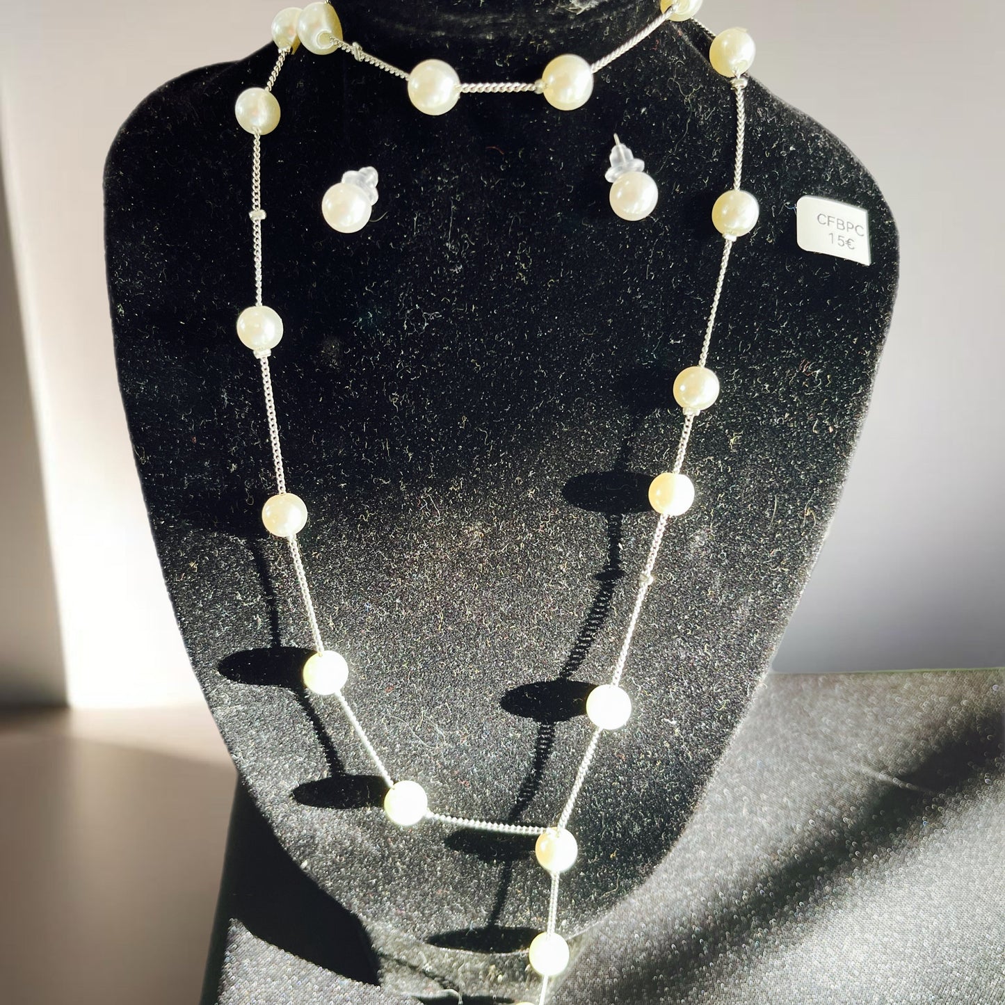 Conjunto de Senhora em Fantasia, Pérolas
