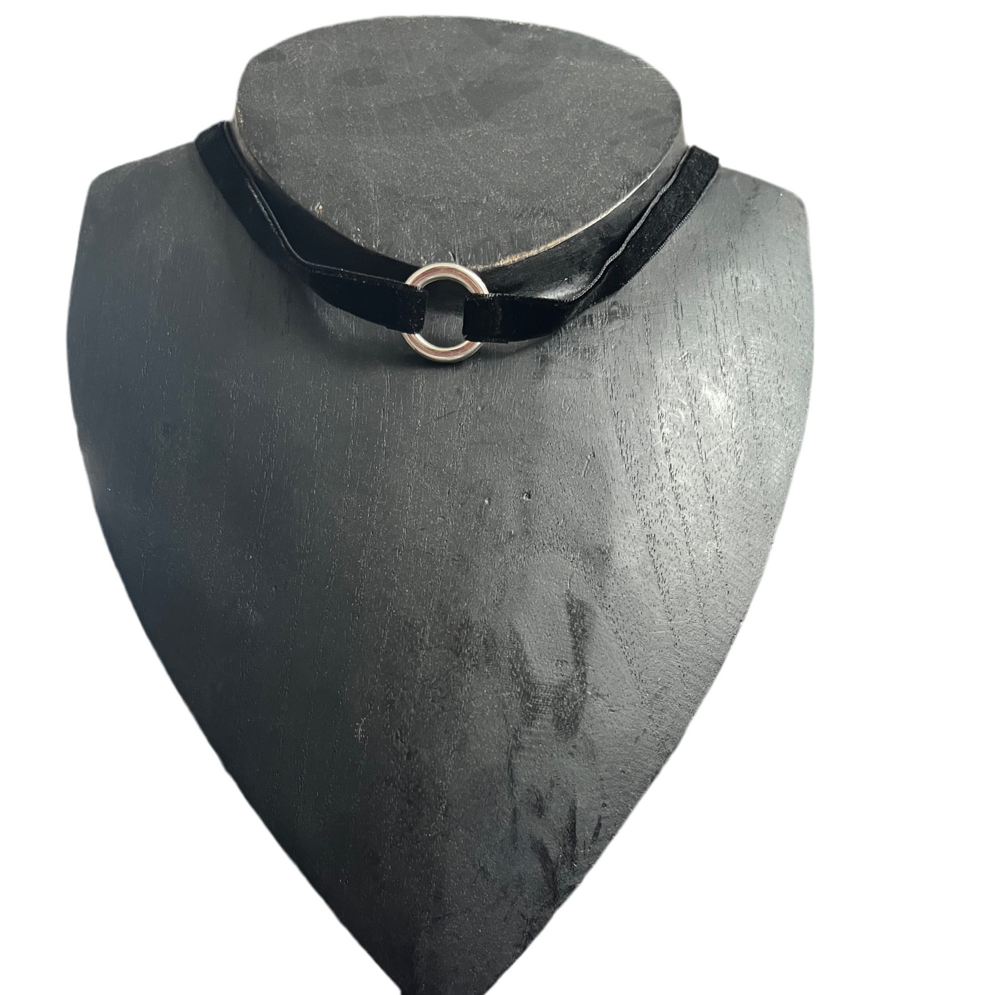 Gargantilha de Senhora em Couro com Argola