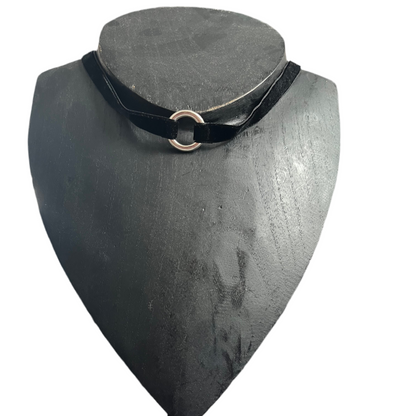 Gargantilha de Senhora em Couro com Argola