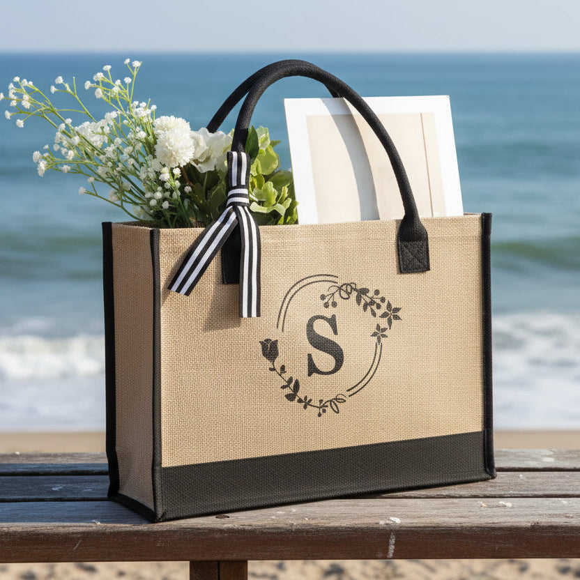 Bolsa Monograma "S": A Sua Identidade com o Charme da Riviera