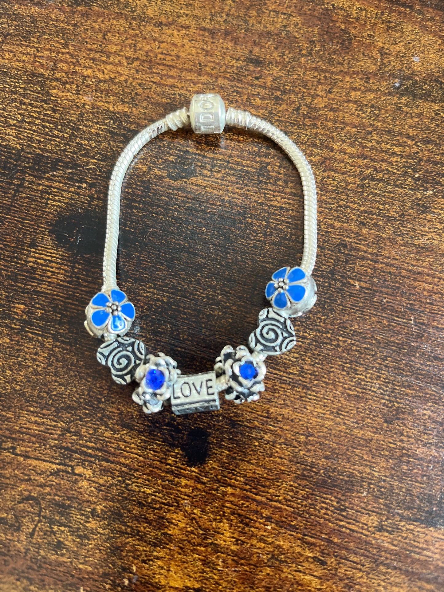 Pulseira de contas, Fantasia