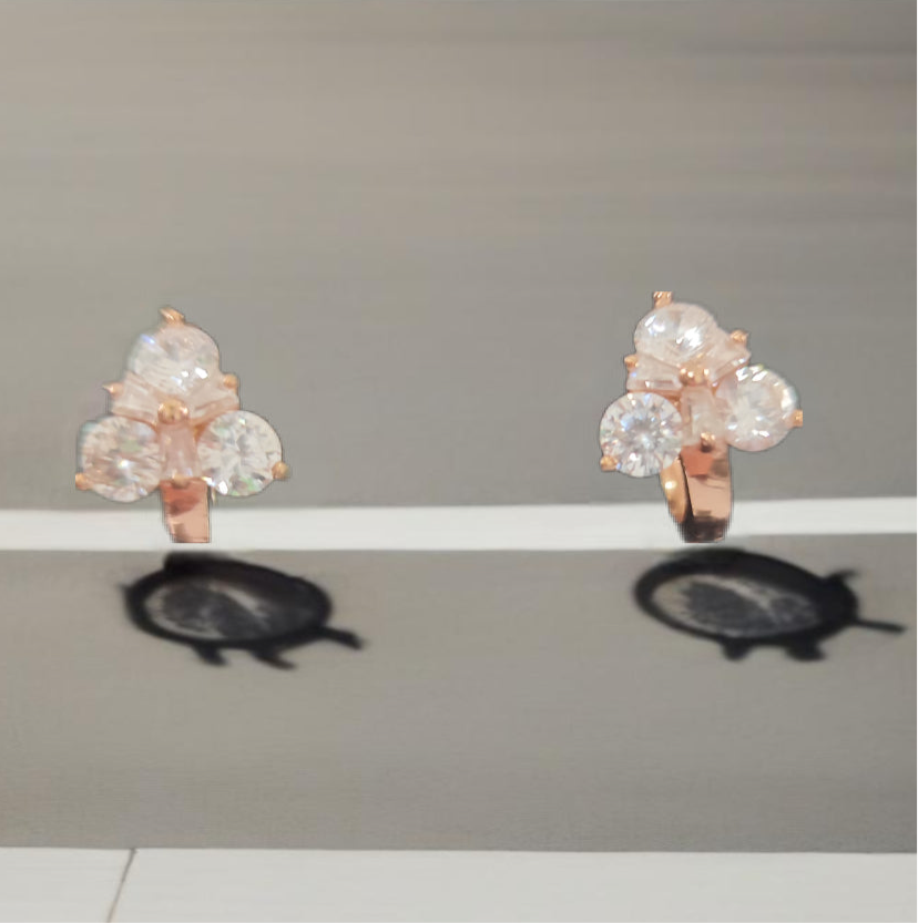 Argolas Pequenas em Ouro Rosa Laminado 10K com Zircões