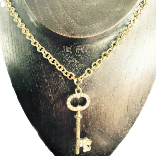 Colar de Senhora, Betsy Johnson Chave