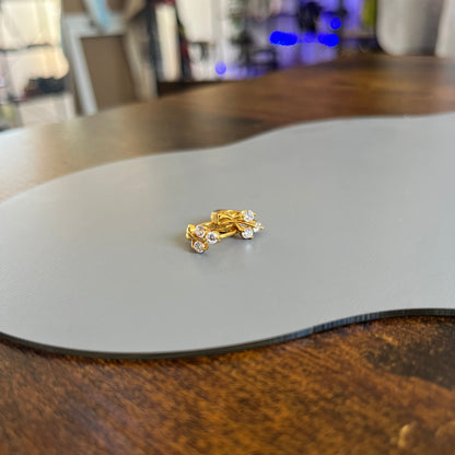 Argolas Pequenas em Ouro Laminado 10K com Zircões