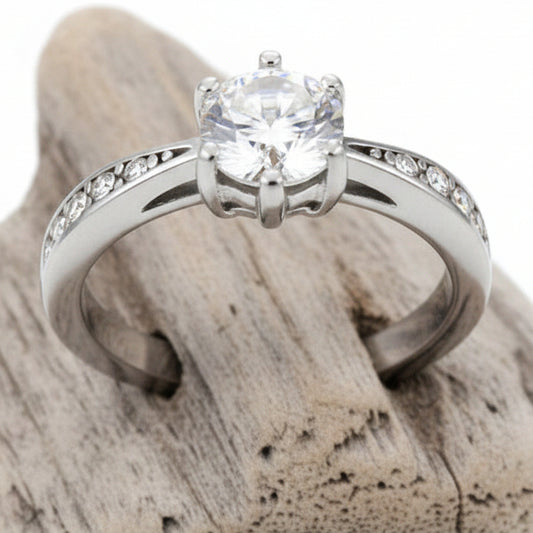 Anel Solitário Silver Sparkle – Elegância em Aço 316L
