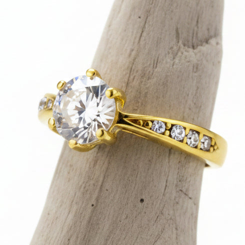 Anel Solitário Eternal Sparkle – Ouro & Zircónias em Aço Premium