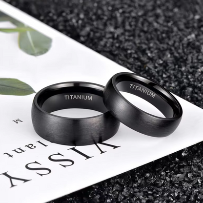 Aliança em Titânio Preto com Acabamento Escovado – Design Minimalista