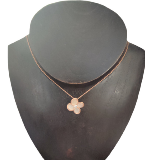 Colar de Senhora Laminado a Ouro Rosa 18K com Pendente Flor