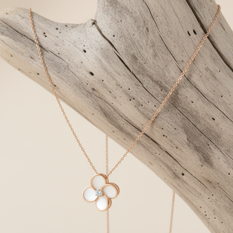 Colar "Flor de Madrepérola" em Ouro Rosa – Sofisticação Natural