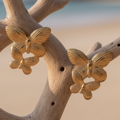 Brincos Double Butterfly em Aço – Design Texturizado Dourado
