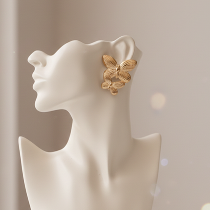 Brincos Double Butterfly em Aço – Design Texturizado Dourado